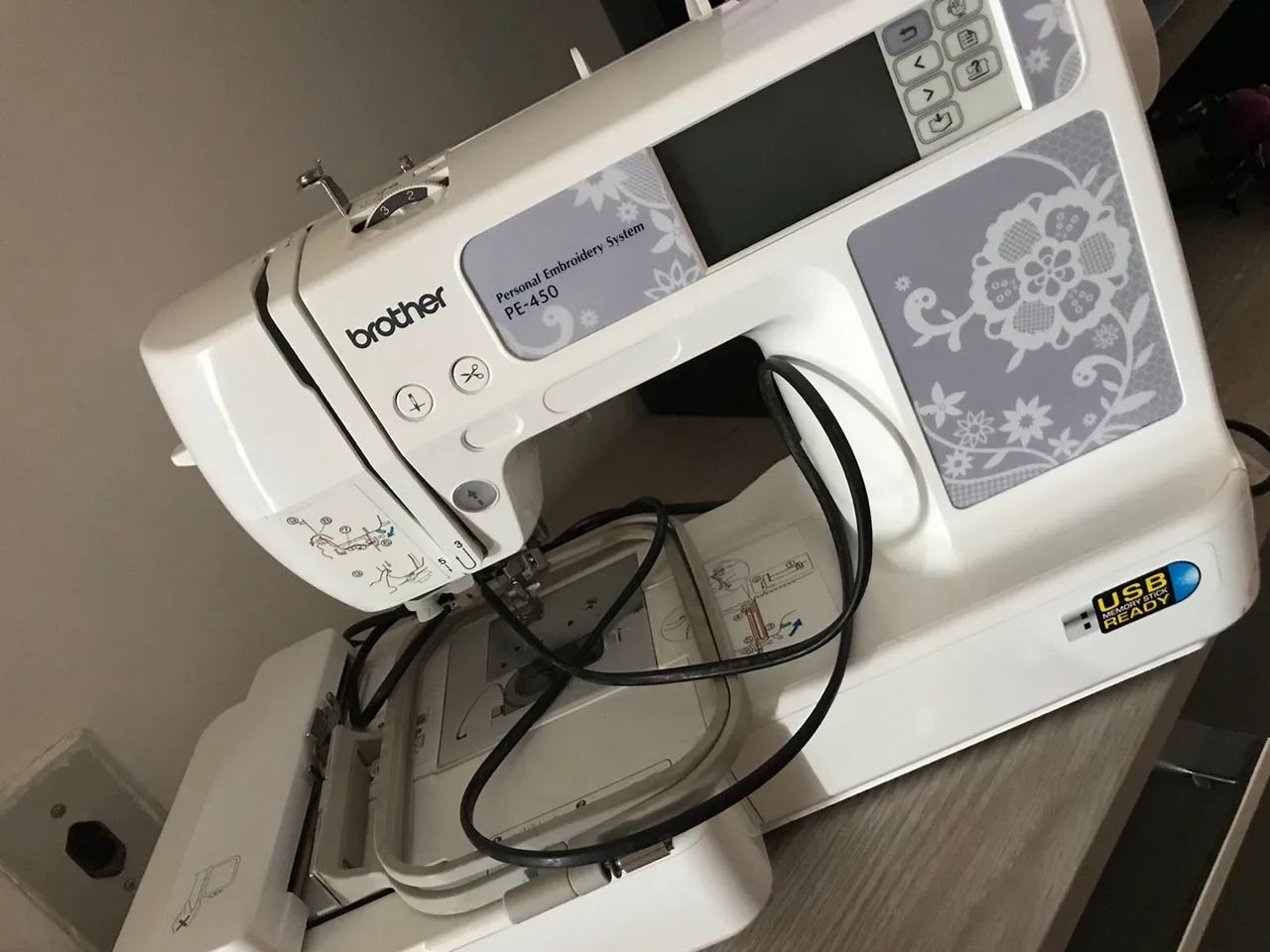 Máquina PE 450 de bordar  - Foto 4