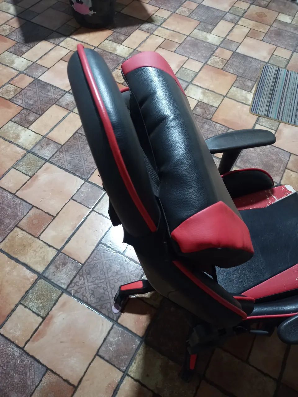 Cadeira Gamer - Preta e Vermelha - Foto 2
