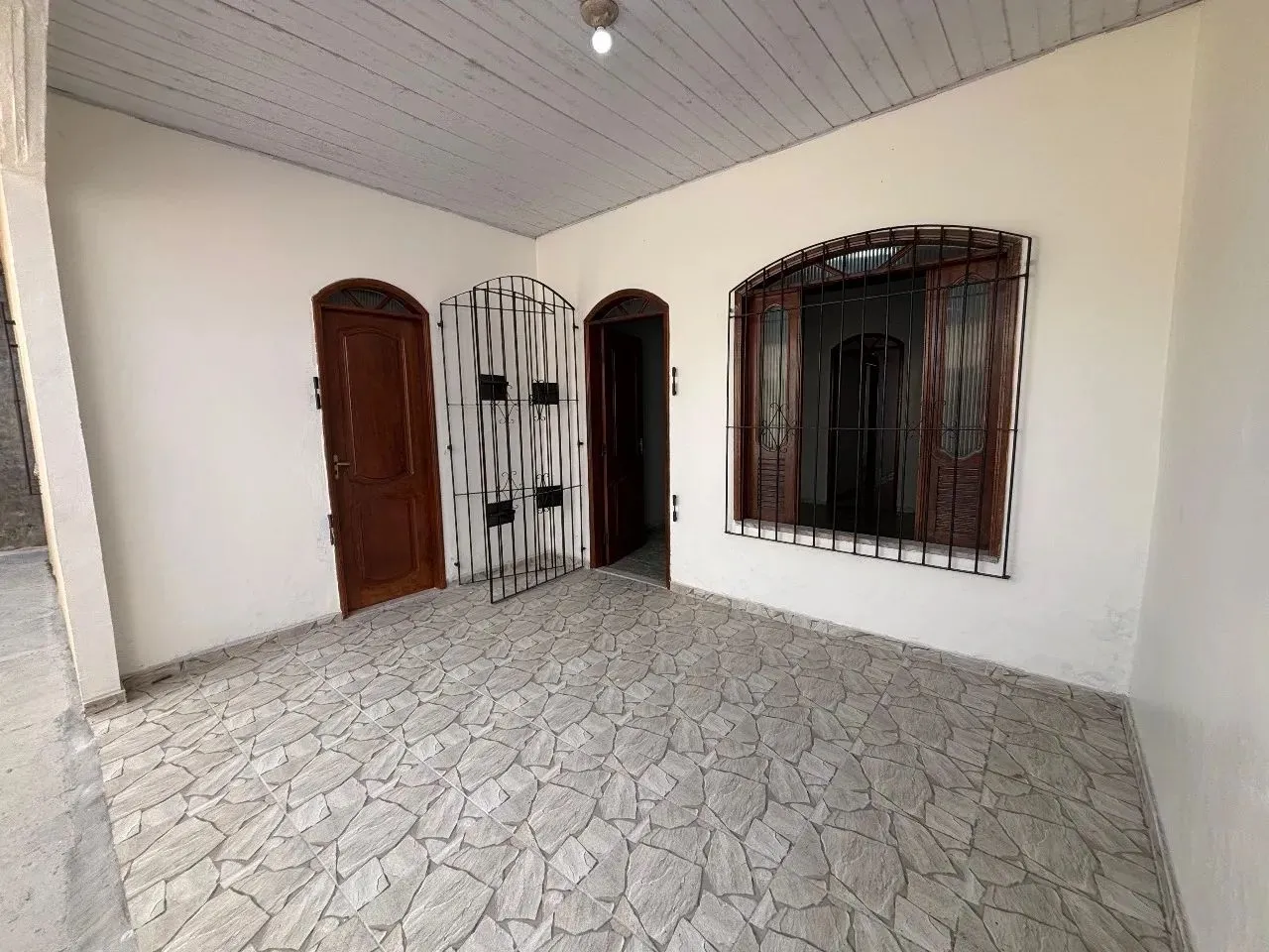 Vendo casa na Cidade Nova 2. c/ 3 quartos, 2 suítes, sala de estar e jantar amplas e cozin
