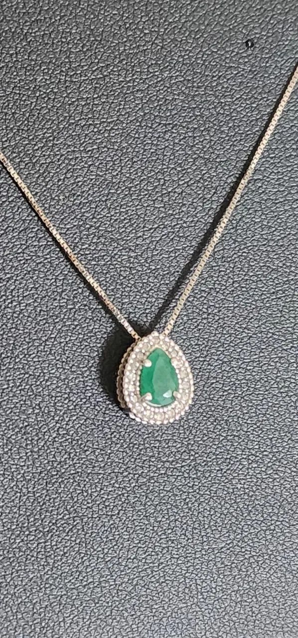 Colar de ouro branco com esmeralda e diamantes - Foto 3
