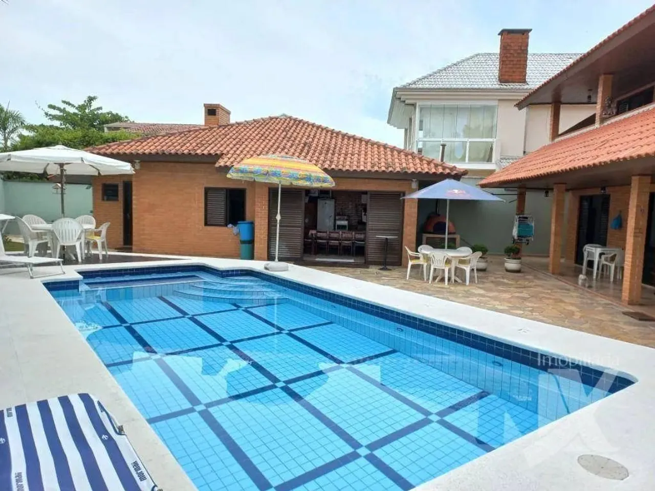 Casa com 5 dormitórios( sendo que 2 são suítes) para alugar, 279 m² por R$ 3.540,00/dia -