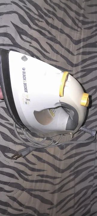 Ferro de Passar Roupa Black & Decker Vapor X-Press 560 - Foto 2