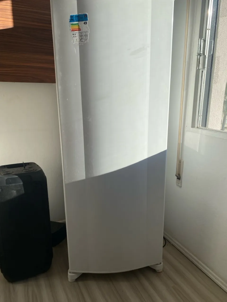 Geladeira branca em ótimo estado