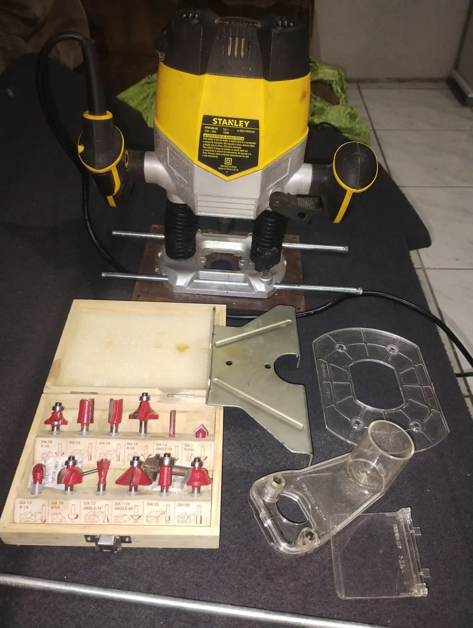 Fresadora de Imersão Stanley 1200W - STHT12006-82