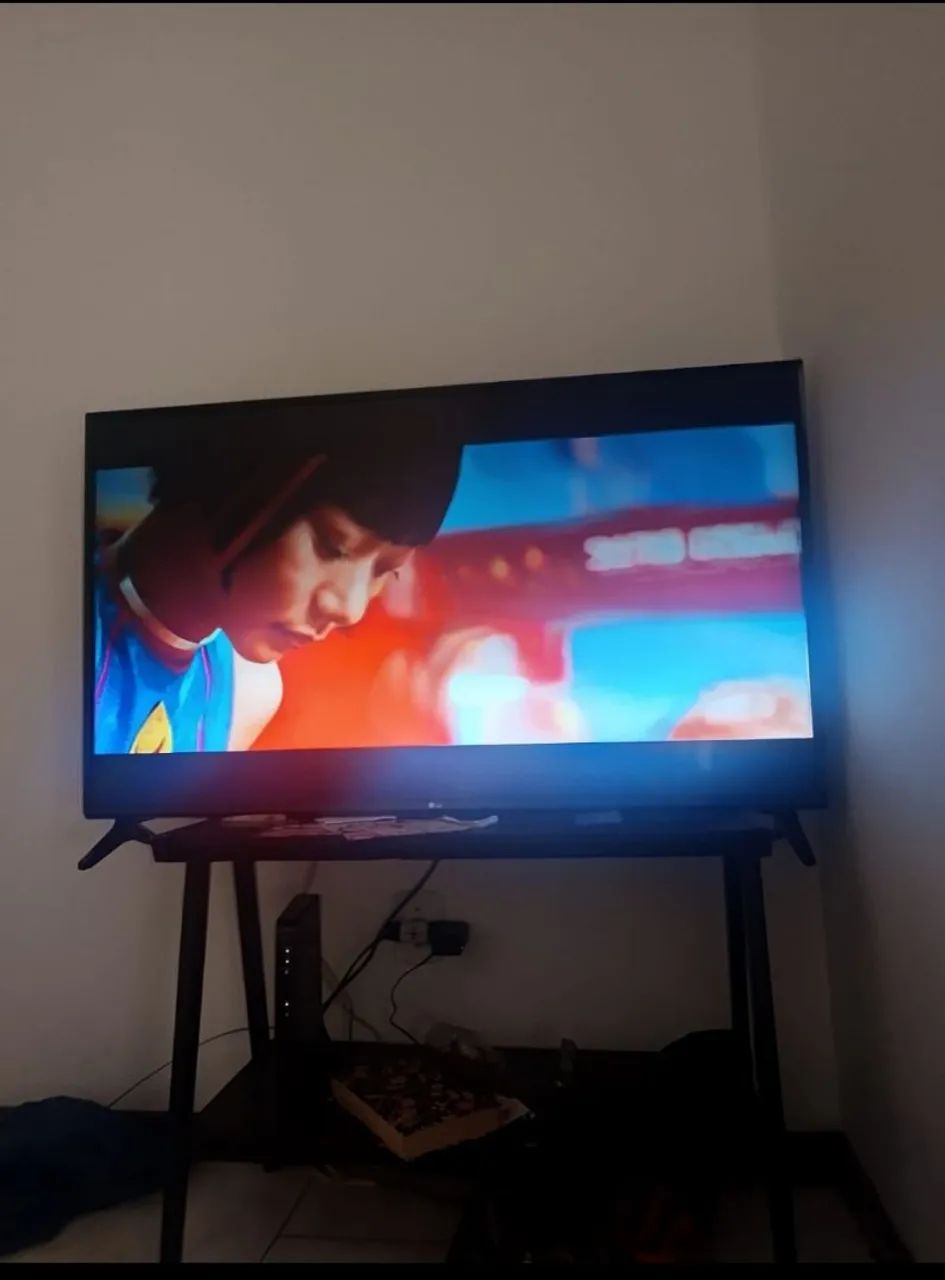 TV LG Smart 4K com design moderno - Foto 2