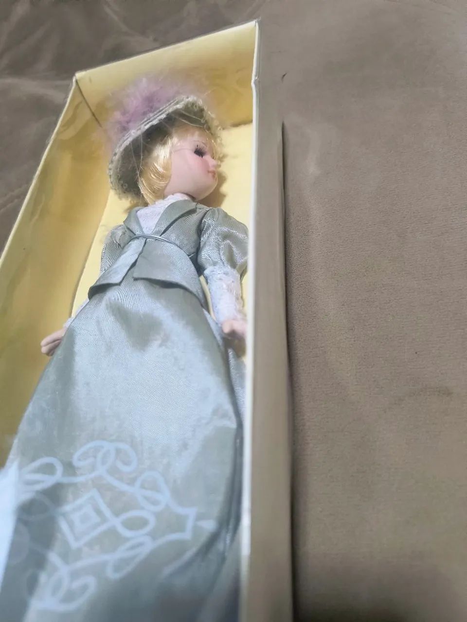 Boneca de porcelana colecionável  - Foto 4