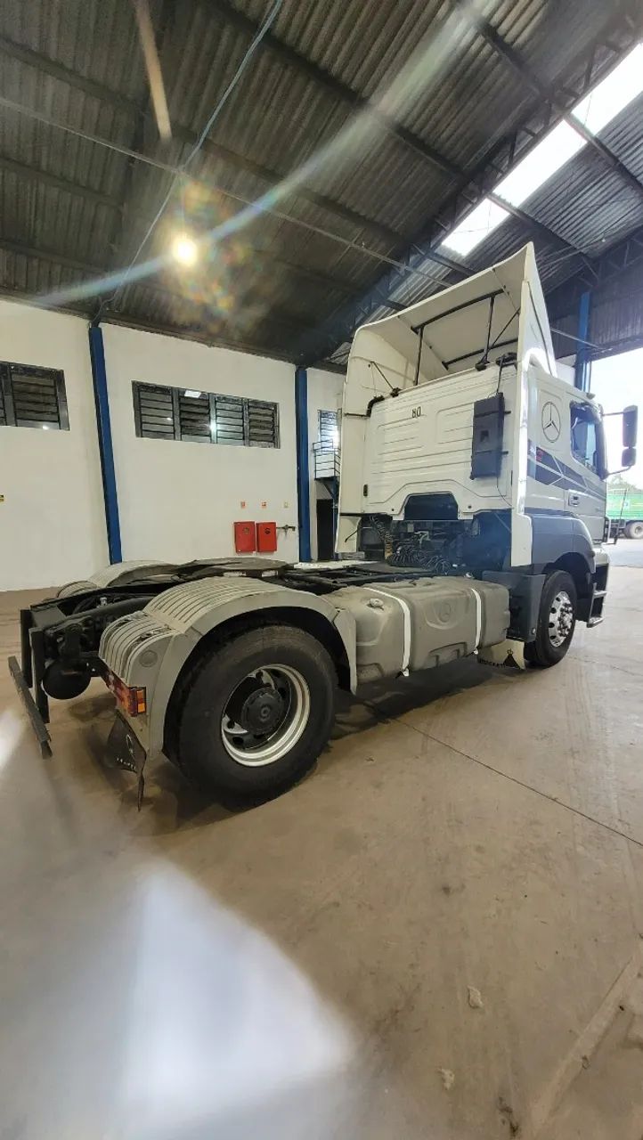 Mercedes Benz Axor 2044 - 4x2 - 2010/2011 - Foto 4