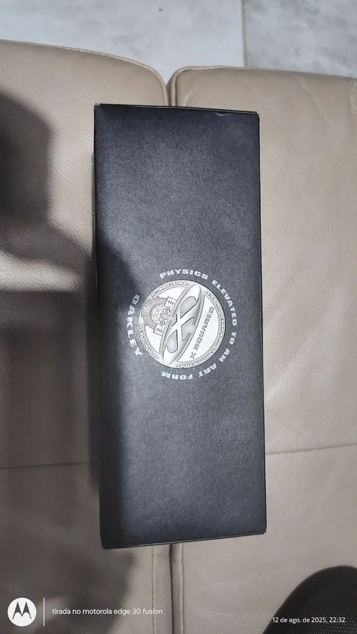 óculos Oakley novo série limitada tenho a 12 ano nunca usei comprei no Estados Unidos  - Foto 2