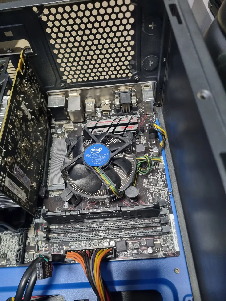 Computador Desktop Intel - bom desempenho