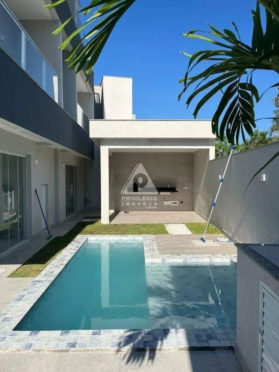 CASA TRIPLEX 4 SUITES, 2 VAGAS E PISCINA - À VENDA - VARGEM PEQUENA