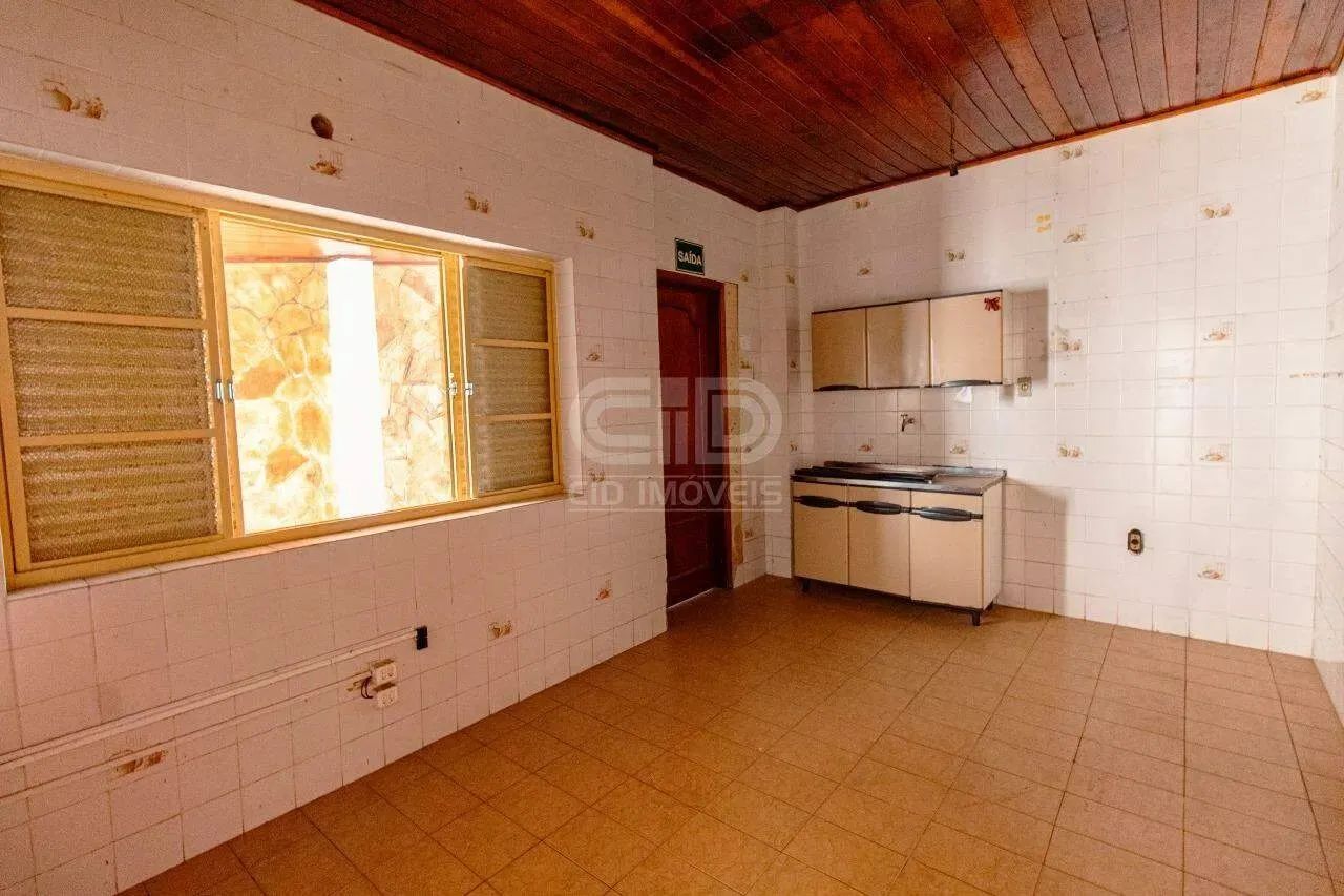 Casa com três quartos e salas comerciais no bairro Jardim Cuiabá - Foto 5