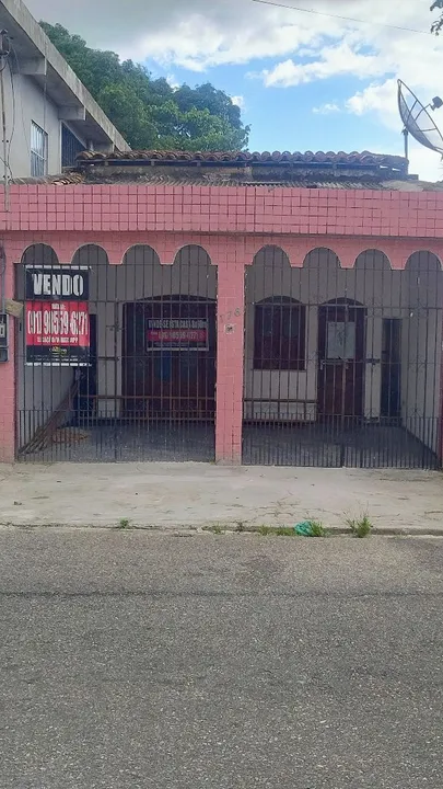 VENDO CASA NO CENTRO DA ALMIRANTE