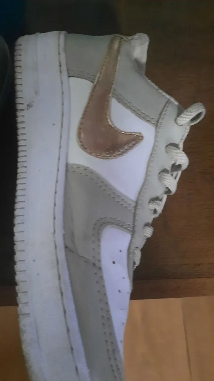 Tênis Nike Air branco e Dourado - Foto 2