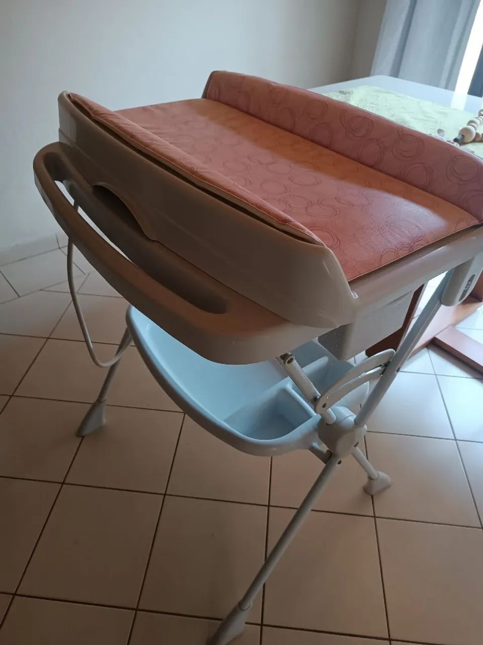 Trocador com banheira para bebê 