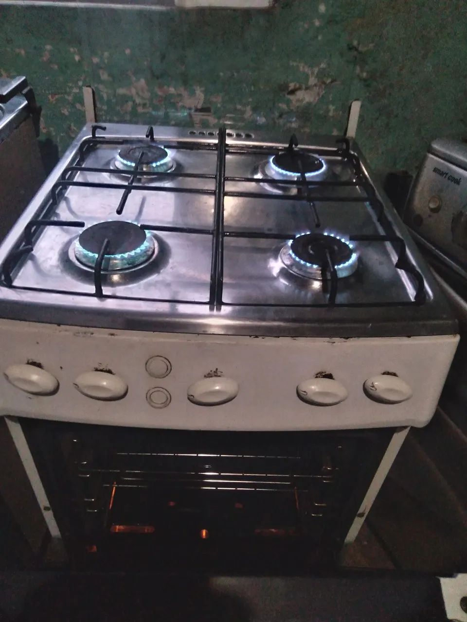 Fogao comtimental  4 B  altmatico forno bom conservado  funciona td  entrega  pq tx - Foto 2