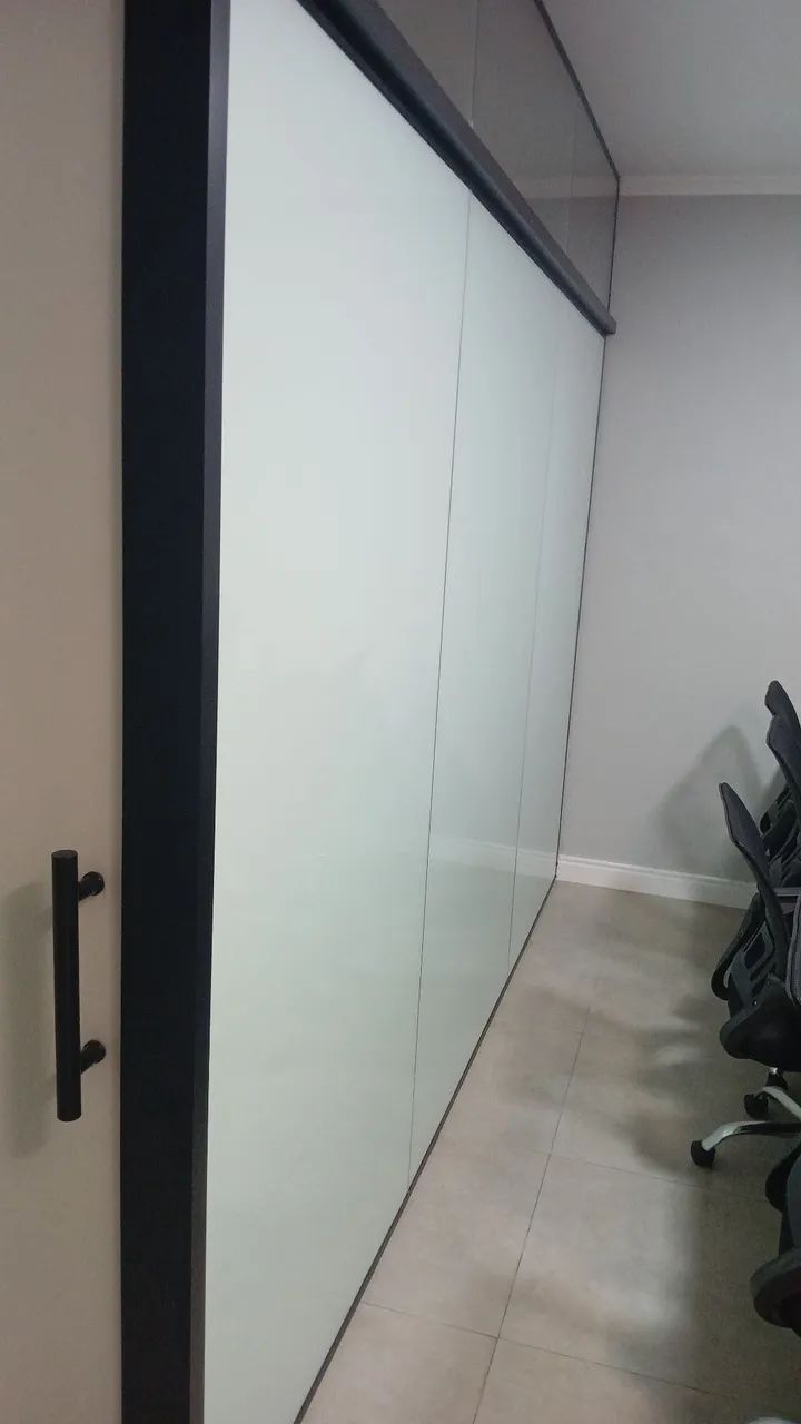 Divisoria de vidro com porta de correr - Foto 3