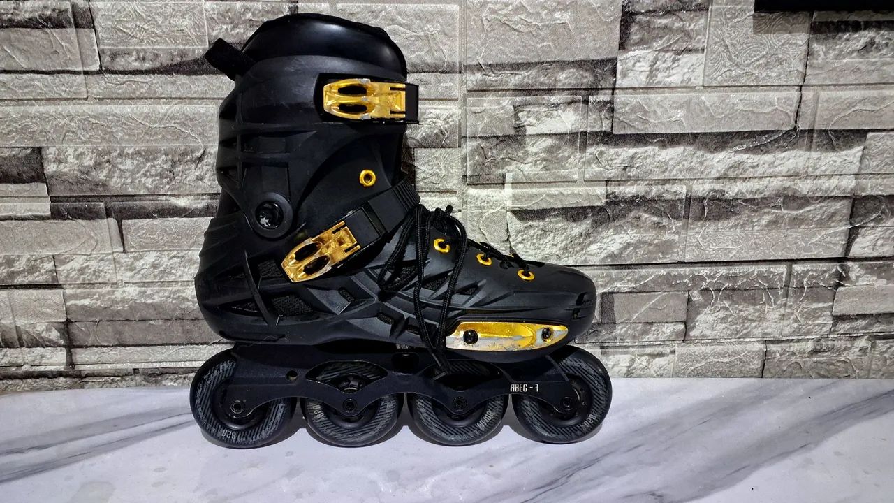 ÓTIMO ESTADO - Patins in-line Abec-7 Oxer Preto Dourado em ótimo estado Tamanho 40 - Foto 3
