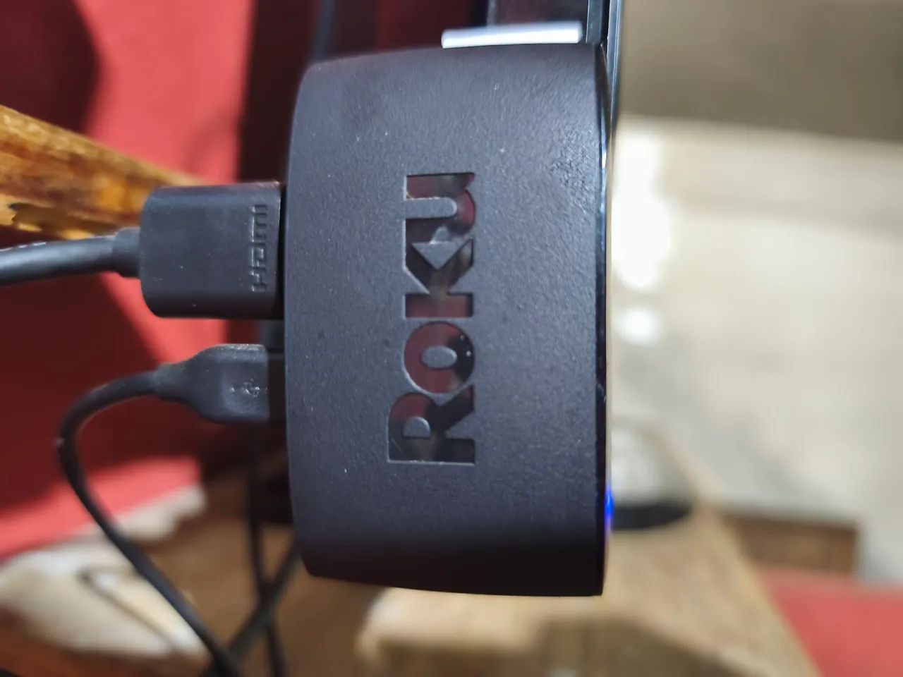 TV LG 32 POLEGAS com aparelho que a deixa smart sistema Roku tv64306323702914123