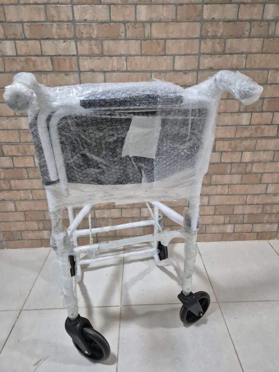 Cadeira de Banho com Rodas - Foto 3