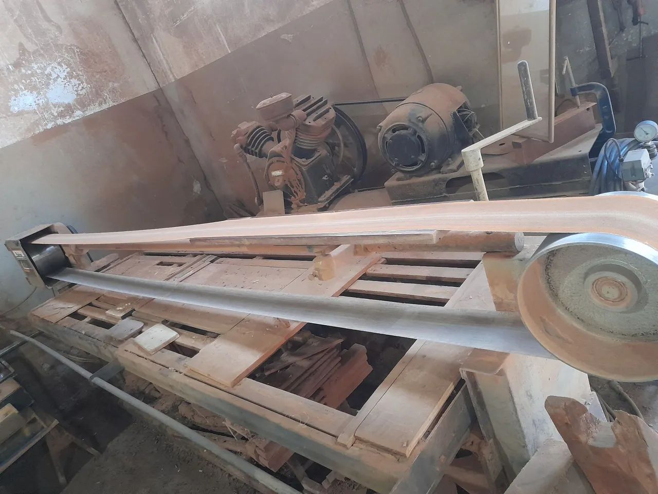 Máquina de lixar industrial