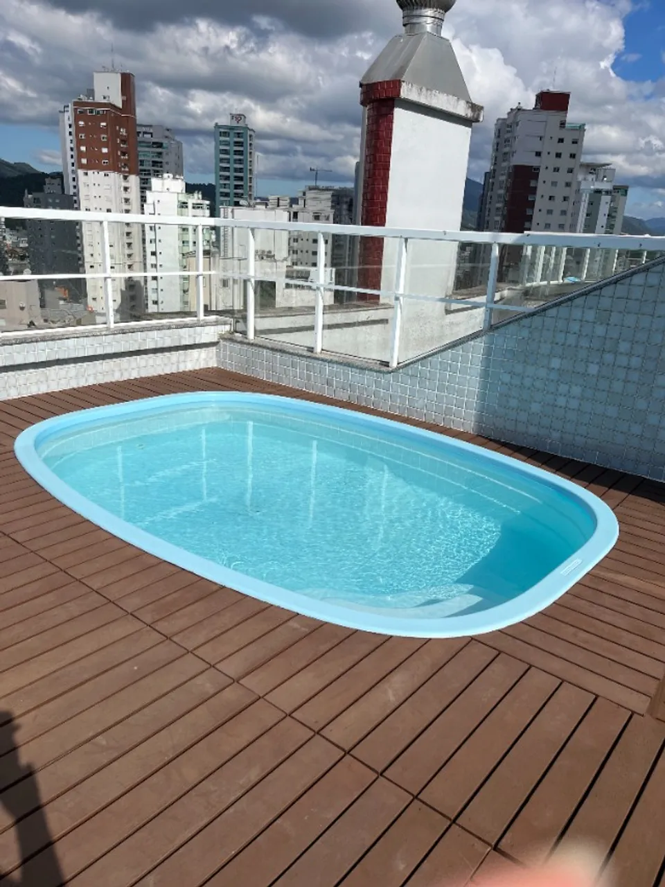Cobertura na rua 3100, 4 dorm, 4 vagas, piscina privativa, duas quadras da praia central