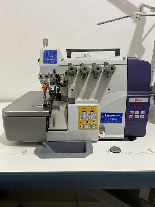 Máquina de costura interloque industrial, mesa acoplada. Nova!!!