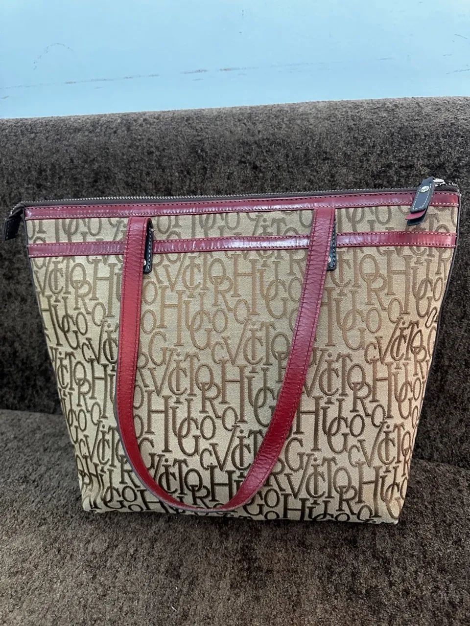 Bolsa Victor Hugo Foxy Jacquard Vermelha e Marron - Foto 3