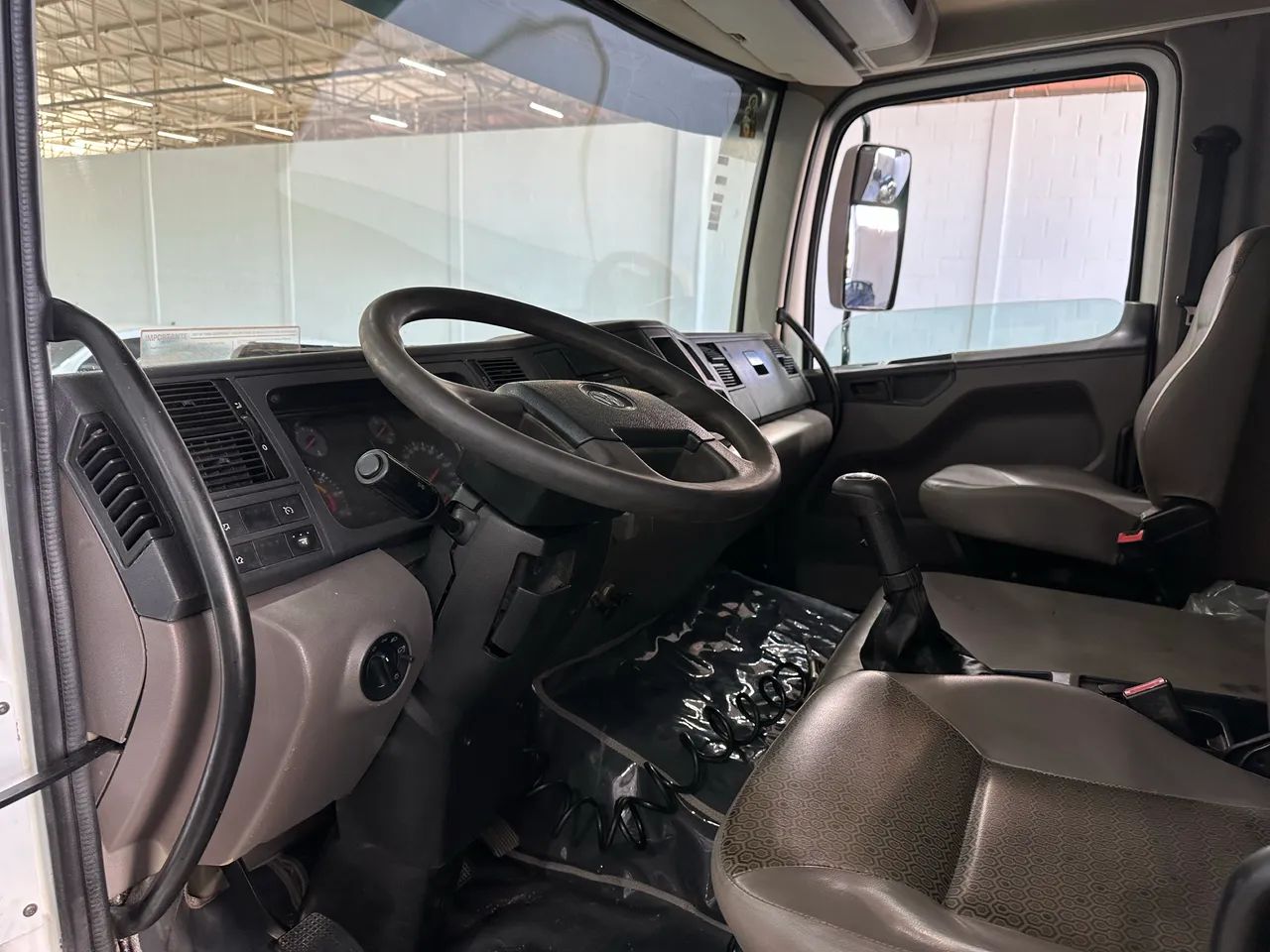 VOLKSWAGEN CONSTELLATION 24.280 6X2 - Foto 6