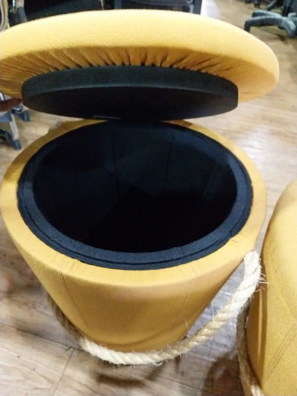 Puff Baú Amarelo - Frisokar  - Foto 2