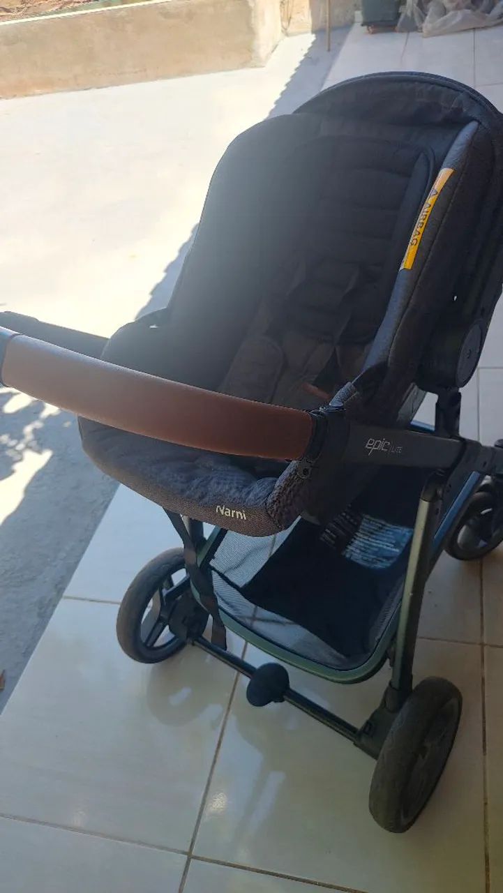 Carrinho de bebê com bebê conforto epic lite - Foto 5