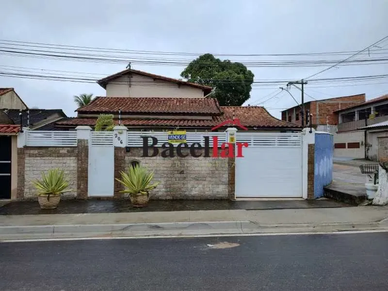 Casa de rua : Duplex / Residencial / Fazendinha
