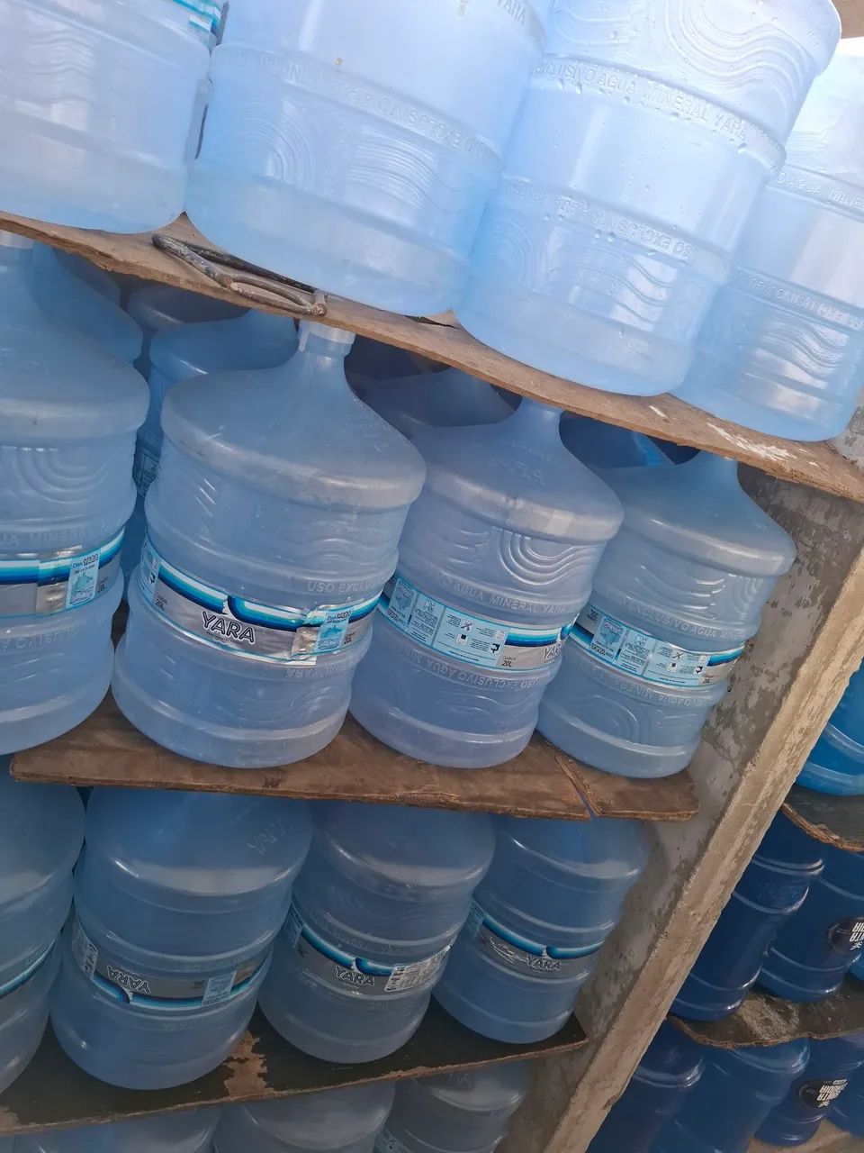 Prateleiras e Expositores para Água Mineral - Venda Direta