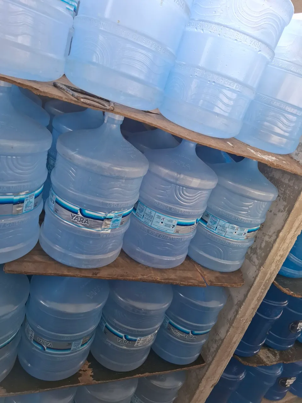 Prateleiras e Expositores para Água Mineral - Venda Direta