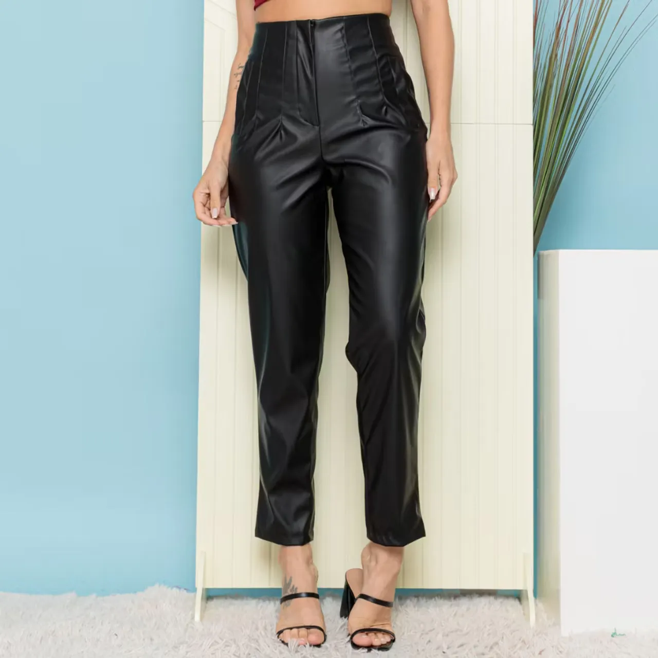 Calça de couro feminina preta