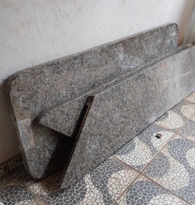 Bancadas de Granito. Com acabamento. Em  todos os lados