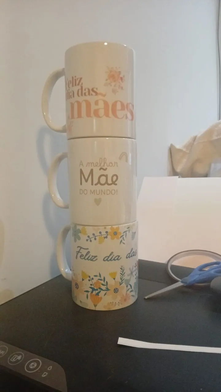 FAÇO CANECAS PERSONALIZADAS