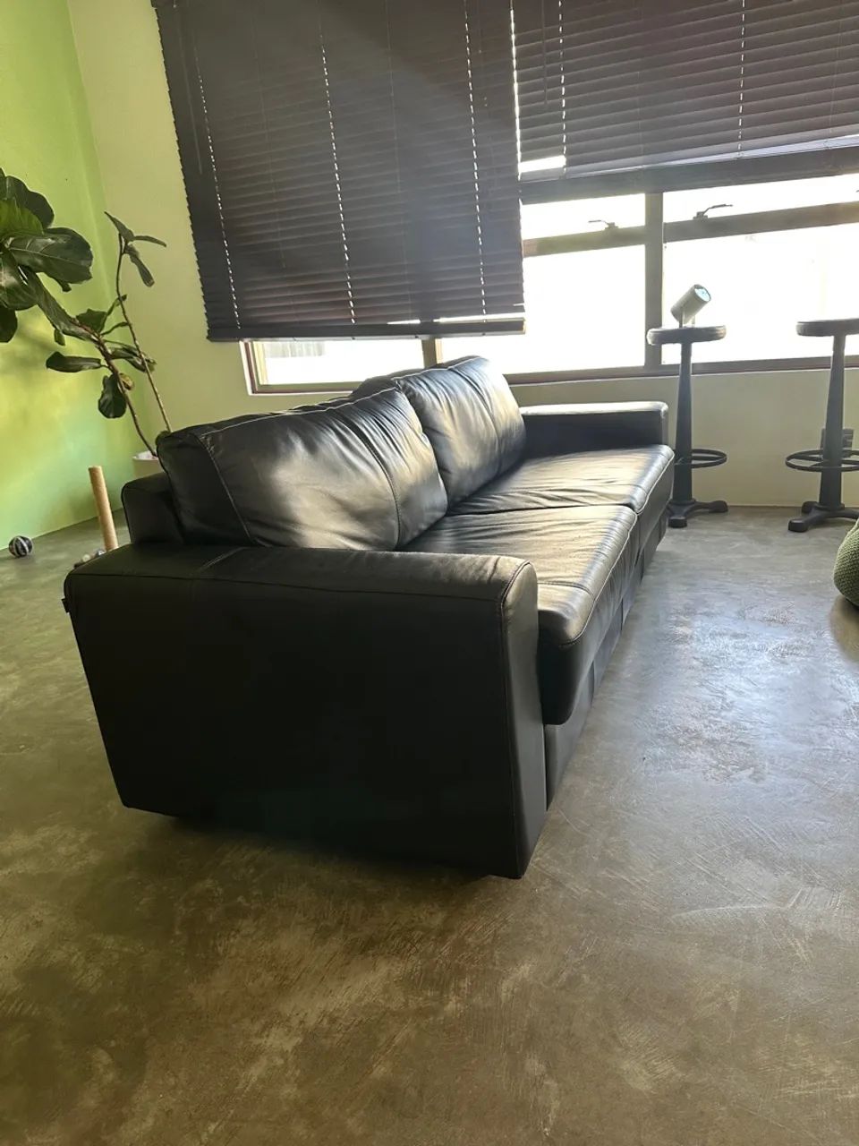 Sofá de Couro legítimo Preto 3 Lugares 210x90cx80cm