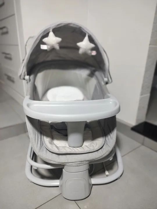 Cadeira de balanço e alimentação elétrica 