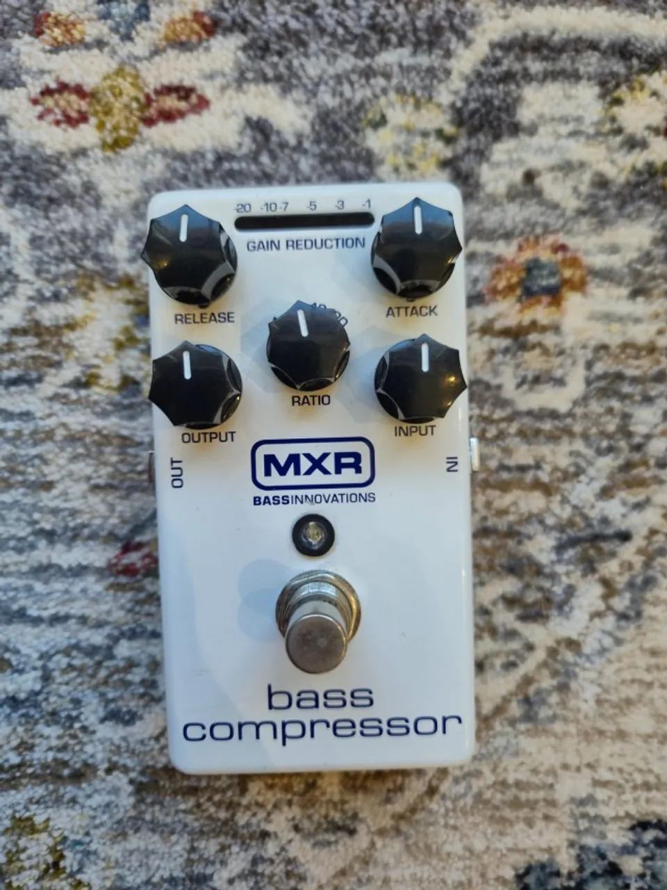 MXR M87M Bass Compressor【中古品】 Pedal de efeito MXR Bass Compressor M87 branco - Equipamentos e