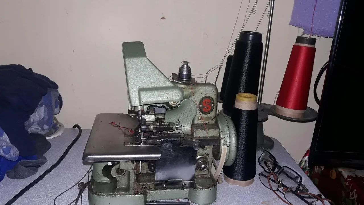 Máquina overlok - Foto 2