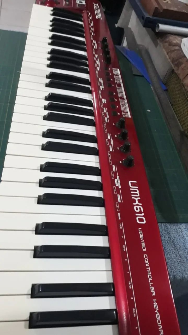 Controlador Berhinger UMX 610 64311180385026122