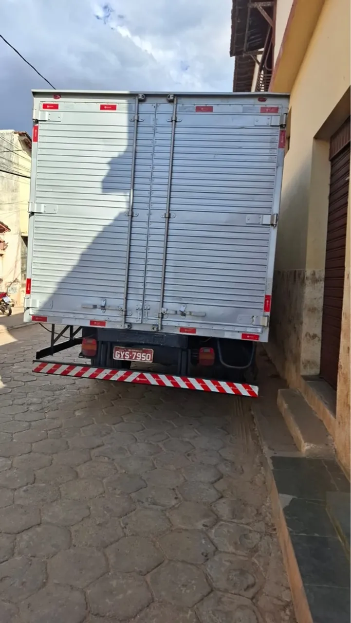 Caminhão Baú para Transporte de Cargas