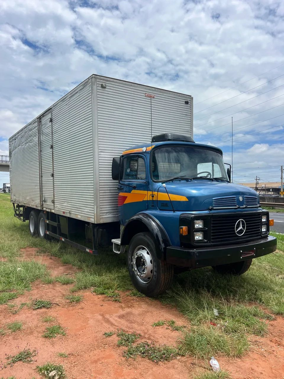 MERCEDES BENZ 1516 6X2 TRUCADO BAÚ 8.90 METROS 1976 / 1976 