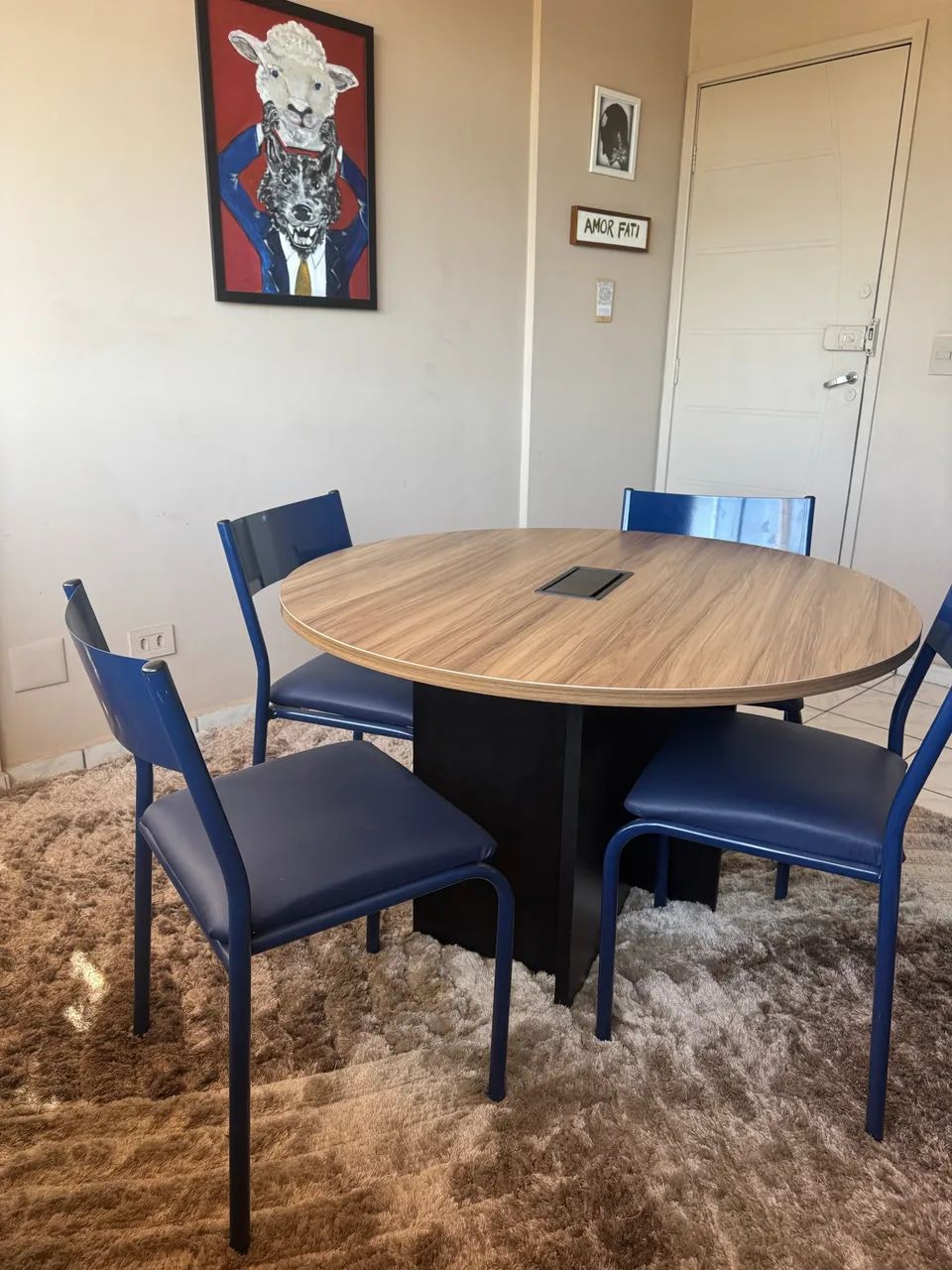 Poltrona em couro legítimo e mesa conservados  - Foto 5