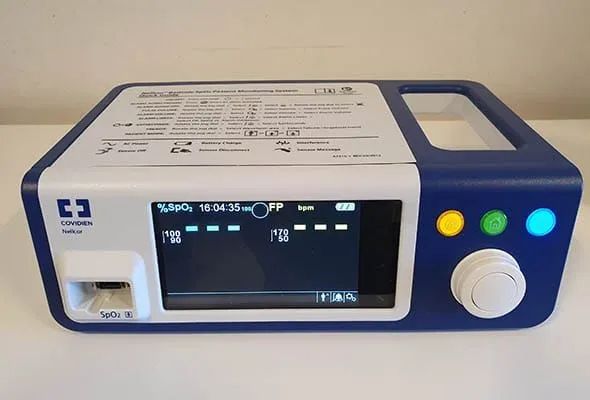 Vende-se Oxímetro hospitalar semi-novo