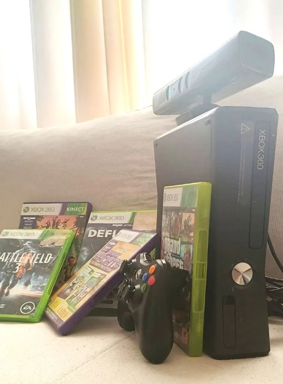 XBOX 360 + brindes (GTA 5 e outros)