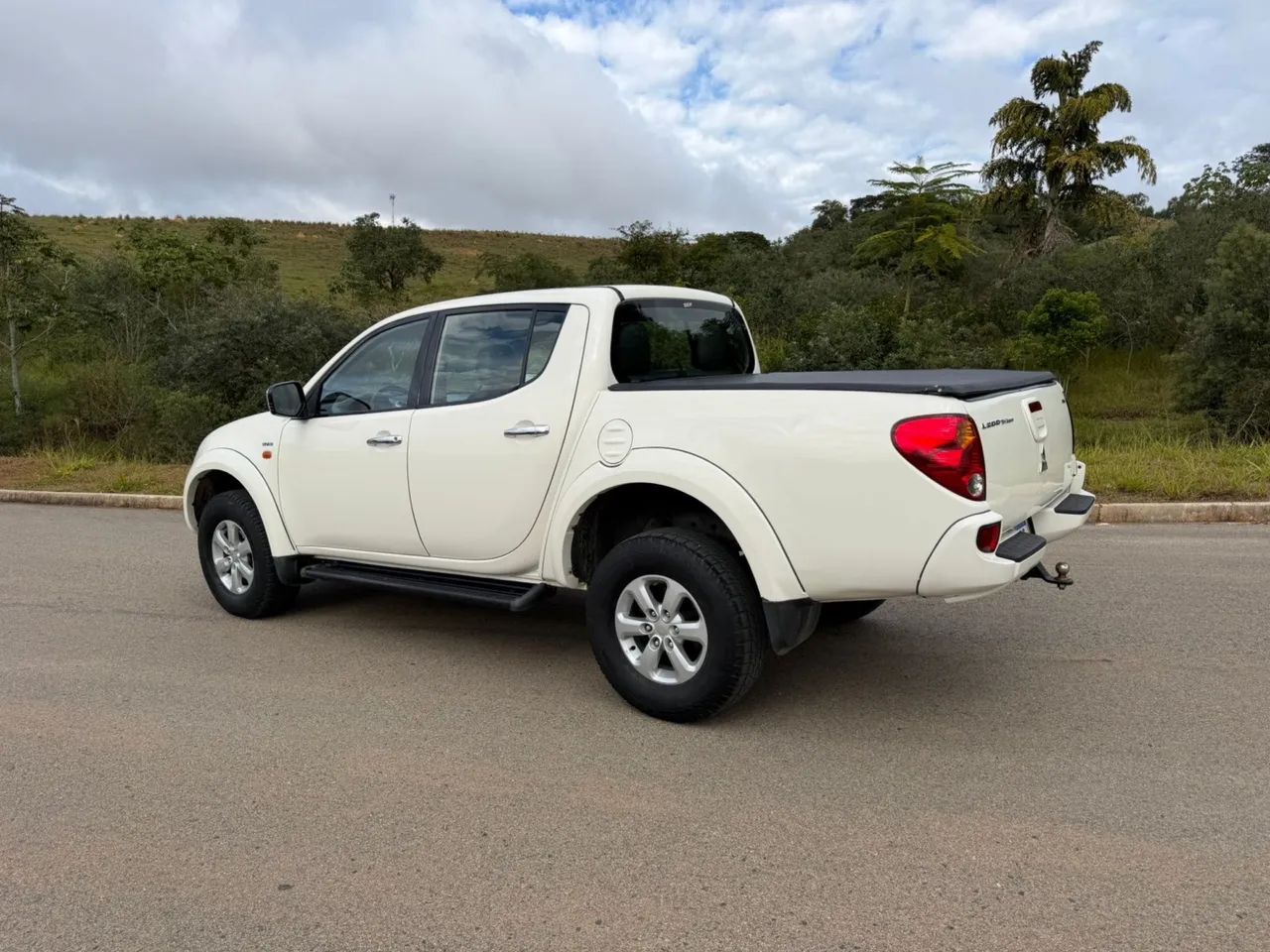 Mitsubishi L200 Triton HPE 3.2 CD TB Int.Diesel Aut, foto 7 de 10