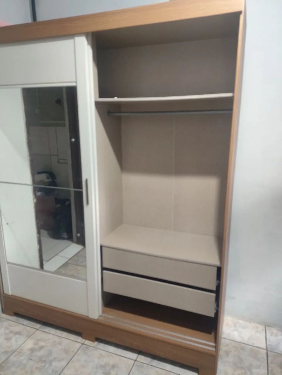 Guarda roupa solteiro, porta de correr com espelho  - Foto 2