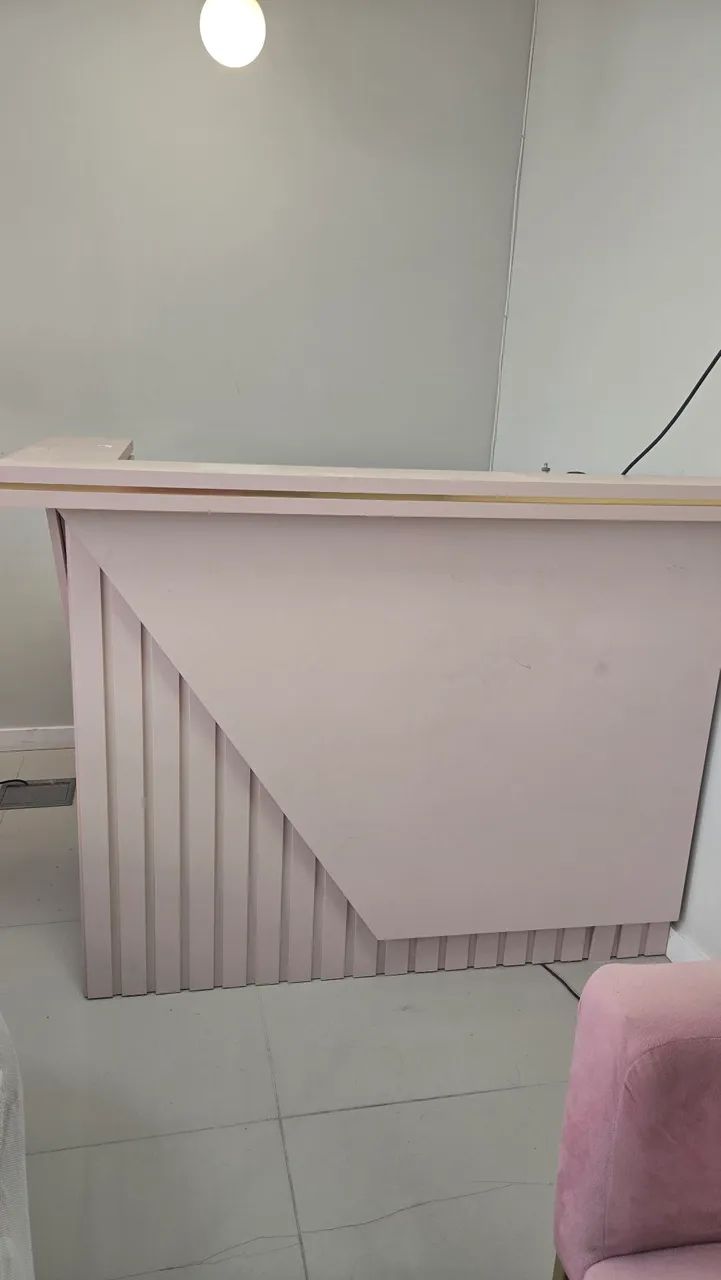 Poltrona e recepção rosa