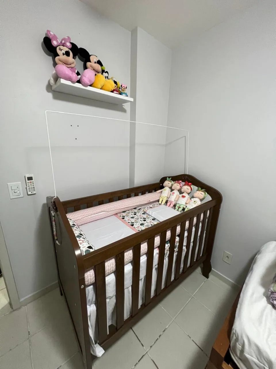 Berço que evolui para mini cama em ótimo estado! 